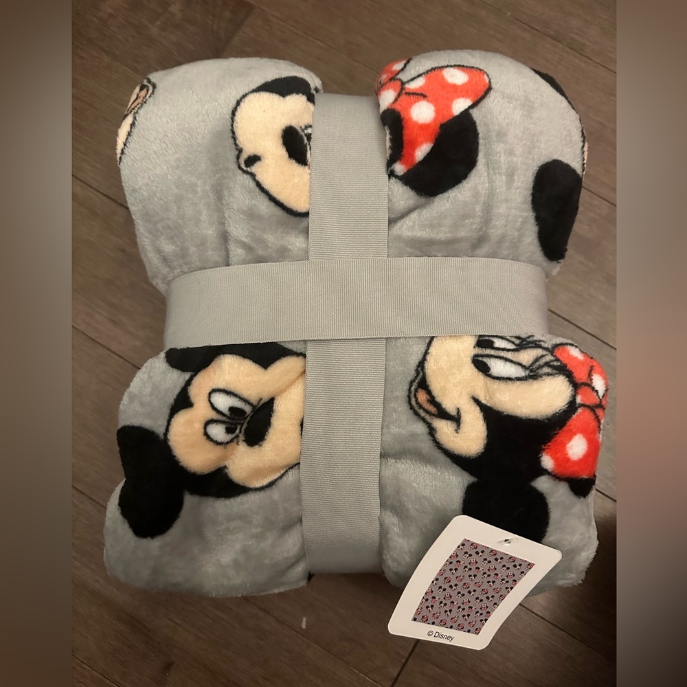 🌟DISNEY - NEW Mickey & Minnie Soft Throw 🌟